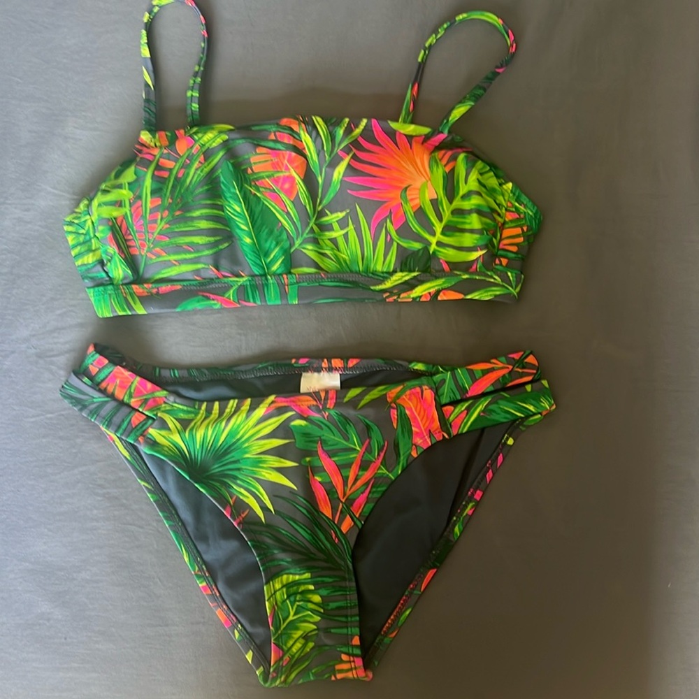 Xhilaration medium top/small bottom tropical print swimsuit